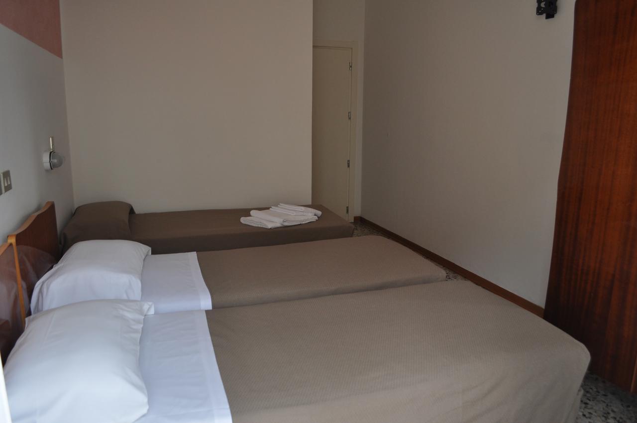 Hotel Urano Cattolica Exterior foto