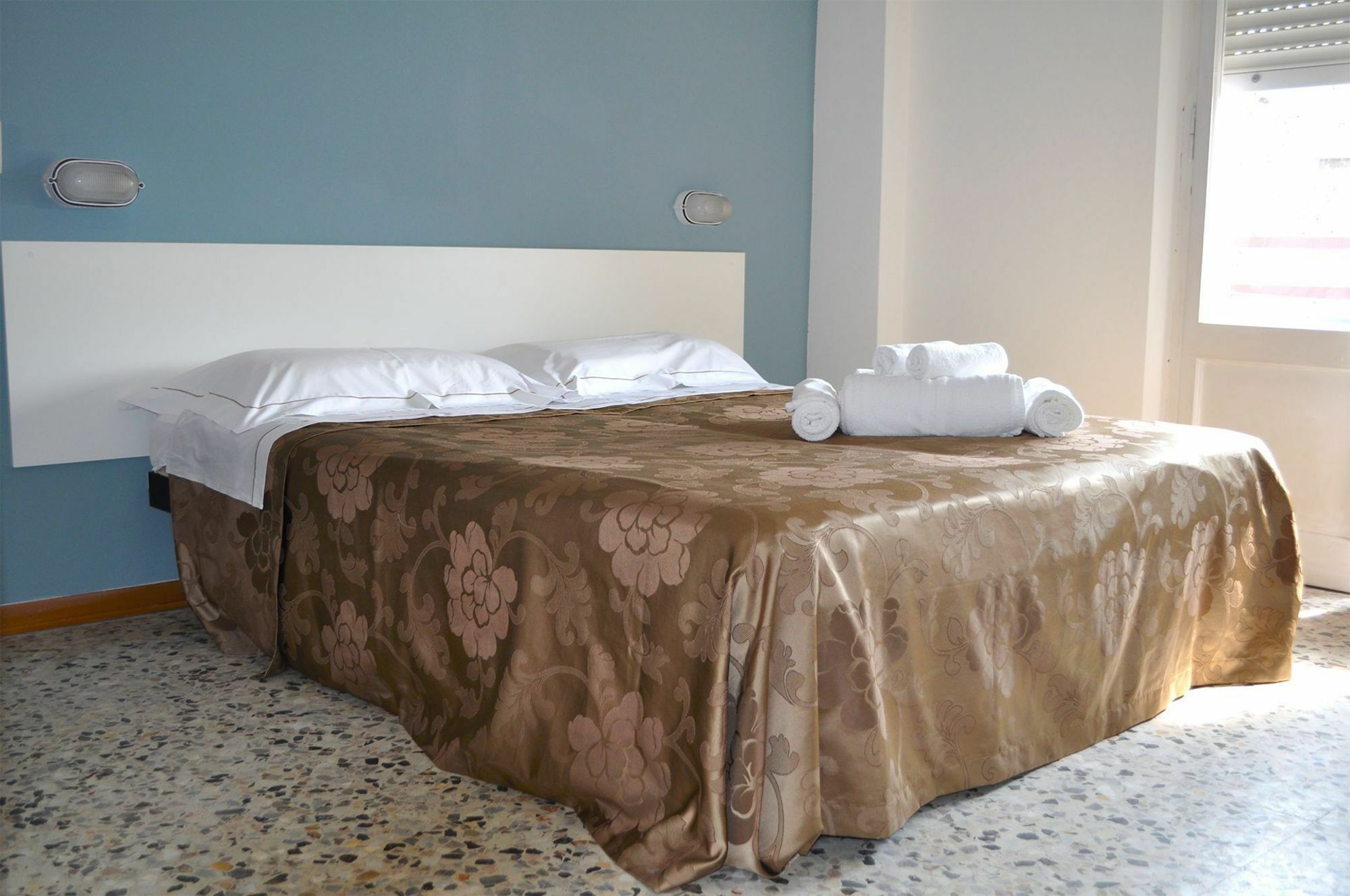 Hotel Urano Cattolica Exterior foto